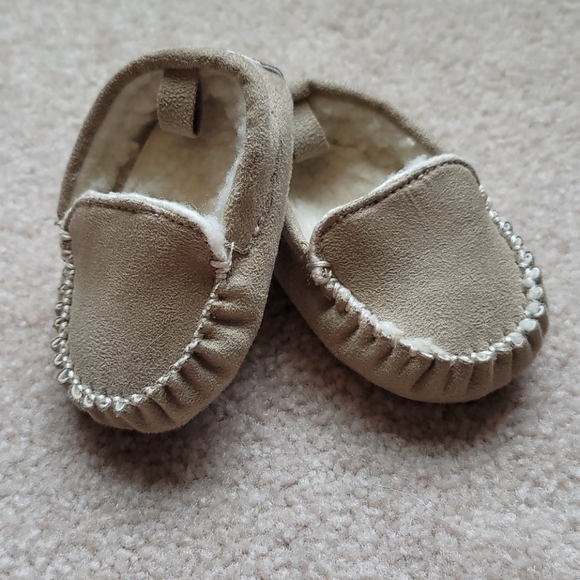 Baby slippers, 3-6 months, beige, moccasins - Picture 1 of 7
